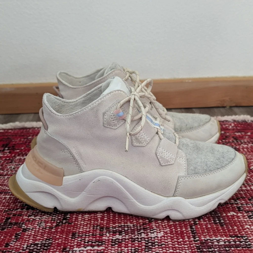 Sorel Women's Kinetic RNEGD Caribou Boot in the color Chalk/Canoe Size 8 - Picture 2 of 8